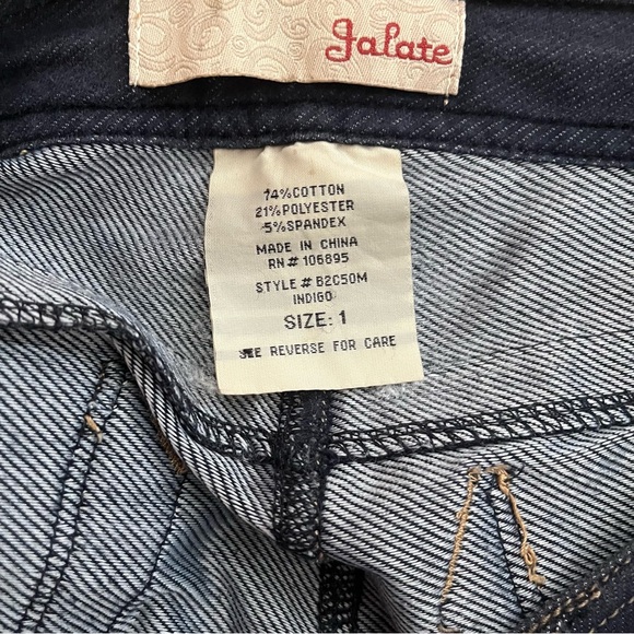 Jalate Low Rise Shorts - Picture 3 of 5